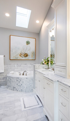 beautiful white bathroom